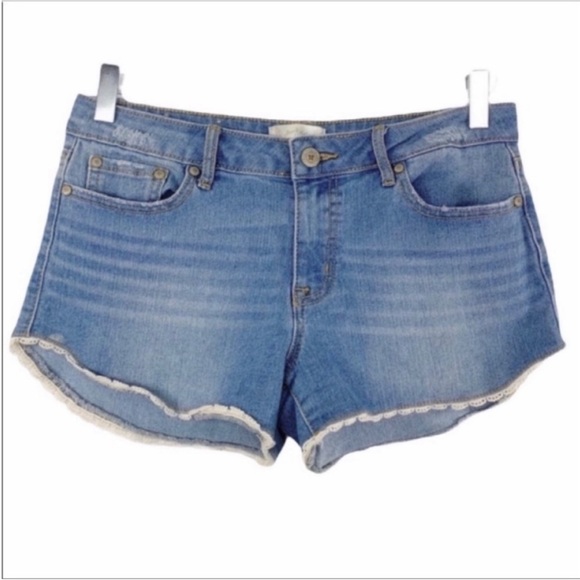 ALTAR’D STATE crochet jean shorts 27 - Picture 1 of 8